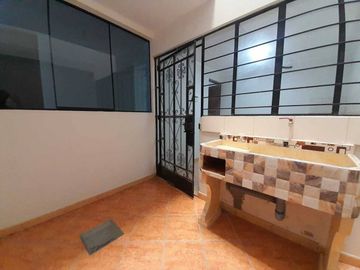 SE VENDE DPTO 2do PISO - 3 DORM - URB VILLASOL