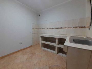 SE VENDE DPTO 2do PISO - 3 DORM - URB VILLASOL