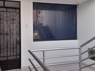 SE VENDE DPTO 2do PISO - 3 DORM - URB VILLASOL