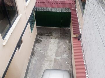 HERMOSA CASA RENTERA EN VENTA SECTOR SANTA VICTORIA QUITO