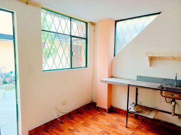 HERMOSA CASA RENTERA EN VENTA SECTOR SANTA VICTORIA QUITO