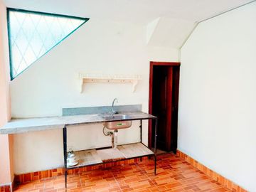 HERMOSA CASA RENTERA EN VENTA SECTOR SANTA VICTORIA QUITO