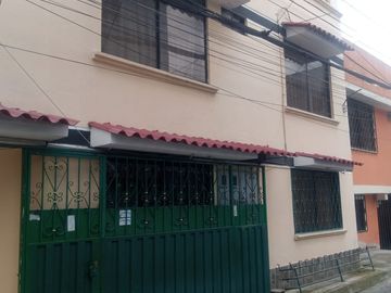 HERMOSA CASA RENTERA EN VENTA SECTOR SANTA VICTORIA QUITO