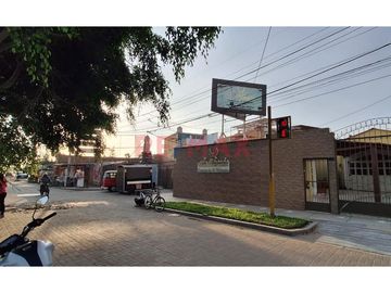 Vendo Casa 51.20M2 Urb. La Alameda Por El Parque Eterno