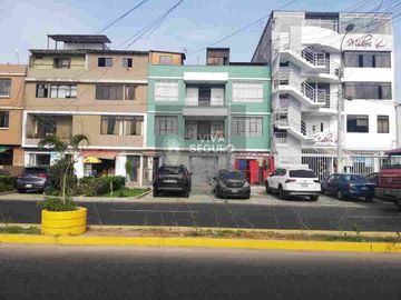 VENDO LOCAL COMERCIAL / 1er PISO puerta a calle / CERCADO DE LIMA