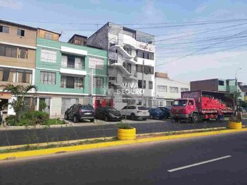 VENDO LOCAL COMERCIAL / 1er PISO puerta a calle / CERCADO DE LIMA