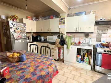 SE VENDE CASA EN LA REINA, EN LUGAR TRANQUILO Y EXCELENTE UBICACIÓN