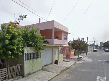 Hermosa casa en venta con 6 habitaciones a 4 mn de playa norte