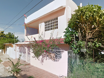 Hermosa casa en venta con 6 habitaciones a 4 mn de playa norte