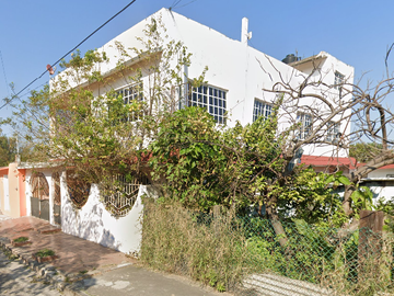 Hermosa casa en venta con 6 habitaciones a 4 mn de playa norte