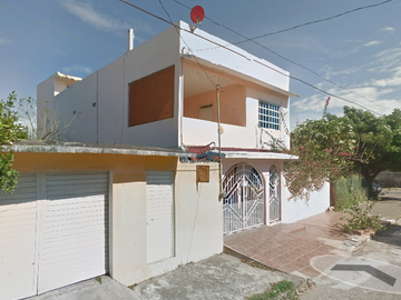 Hermosa casa en venta con 6 habitaciones a 4 mn de playa norte