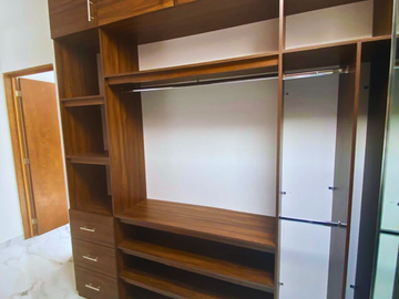 CASA EN VENTA RECAMARA EN PLANTA BAJA TRES RECAMARAS TRES BAÑOS. NUEVA. MAYORAZGO