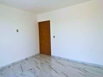 CASA EN VENTA RECAMARA EN PLANTA BAJA TRES RECAMARAS TRES BAÑOS. NUEVA. MAYORAZGO