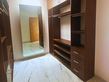 CASA EN VENTA RECAMARA EN PLANTA BAJA TRES RECAMARAS TRES BAÑOS. NUEVA. MAYORAZGO
