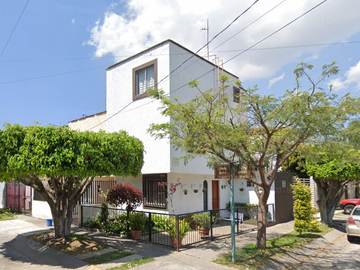 ¡¡¡ BONITA CASA EN REMATE BANCARIO !!!