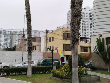 Ocasión! Se Vende Lindo y Amplio Departamento de Estreno, 2 Dormitorios en Barranco, a 1/2 cuadra de la Av. El Sol