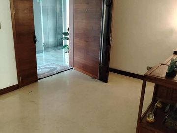Two Roxas Triangle, 3 Bedroom 304 sqm., Makati City.