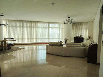 Two Roxas Triangle, 3 Bedroom 304 sqm., Makati City.