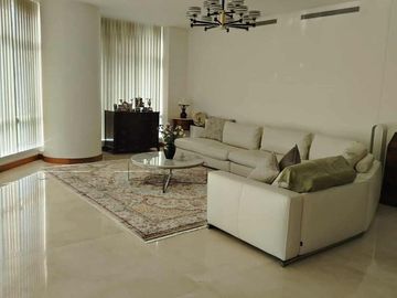 Two Roxas Triangle, 3 Bedroom 304 sqm., Makati City.