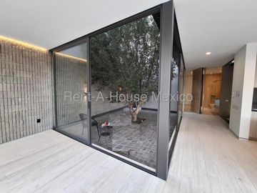 CUMBRES DEL LAGO, CASA DE AUTOR CON 3 RECAMARAS CADA UNA CON BAÑO Y UNA EN PLANTA BAJA