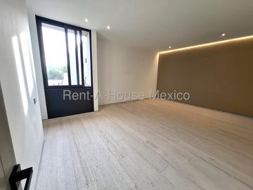 CUMBRES DEL LAGO, CASA DE AUTOR CON 3 RECAMARAS CADA UNA CON BAÑO Y UNA EN PLANTA BAJA