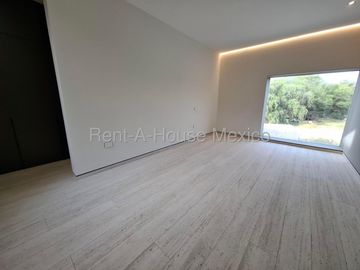 CUMBRES DEL LAGO, CASA DE AUTOR CON 3 RECAMARAS CADA UNA CON BAÑO Y UNA EN PLANTA BAJA