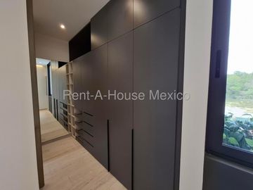 CUMBRES DEL LAGO, CASA DE AUTOR CON 3 RECAMARAS CADA UNA CON BAÑO Y UNA EN PLANTA BAJA