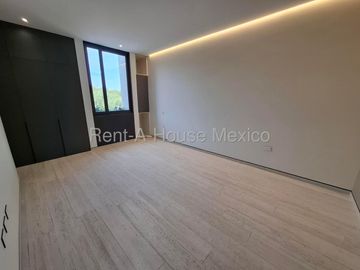 CUMBRES DEL LAGO, CASA DE AUTOR CON 3 RECAMARAS CADA UNA CON BAÑO Y UNA EN PLANTA BAJA