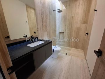 CUMBRES DEL LAGO, CASA DE AUTOR CON 3 RECAMARAS CADA UNA CON BAÑO Y UNA EN PLANTA BAJA