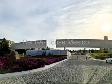CUMBRES DEL LAGO, CASA DE AUTOR CON 3 RECAMARAS CADA UNA CON BAÑO Y UNA EN PLANTA BAJA