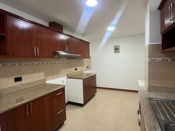 SUITE DE VENTA, Sector Av. Primero de Mayo D359