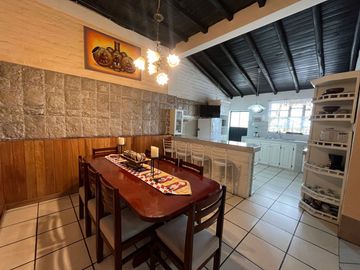 Casa independiente en Sangolquí estilo hacienda 4 habitaciones