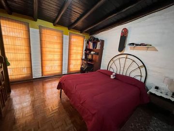 Casa independiente en Sangolquí estilo hacienda 4 habitaciones