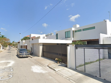Venta de Casa con alberca cerca del Aeropuerto Internacional de Mérida