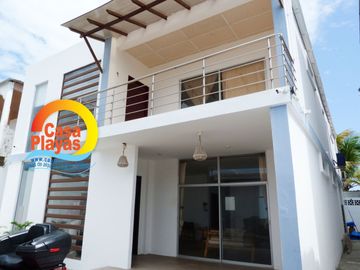 Casa Playas con Piscina de Venta en Villamil, Via a Data Km 6, a Pasos del Mar