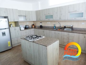 Casa Playas con Piscina de Venta en Villamil, Via a Data Km 6, a Pasos del Mar