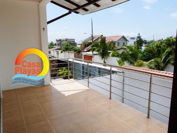 Casa Playas con Piscina de Venta en Villamil, Via a Data Km 6, a Pasos del Mar