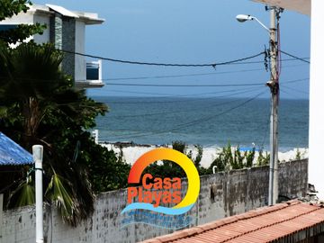 Casa Playas con Piscina de Venta en Villamil, Via a Data Km 6, a Pasos del Mar