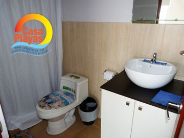 Casa Playas con Piscina de Venta en Villamil, Via a Data Km 6, a Pasos del Mar