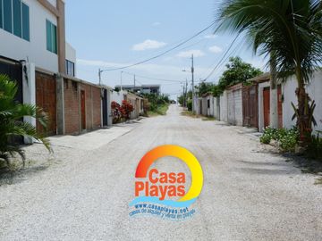 Casa Playas con Piscina de Venta en Villamil, Via a Data Km 6, a Pasos del Mar