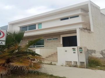 Casa en Venta en Villa Magna de 4 niveles.