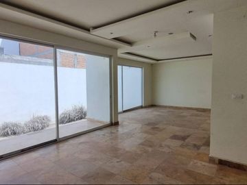 Casa en Venta en Villa Magna de 4 niveles.