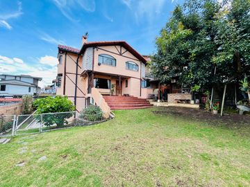 Casa independiente en Sangolquí con suite moderna en planta baja