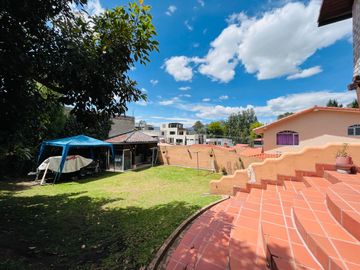 Casa independiente en Sangolquí con suite moderna en planta baja