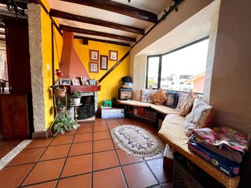 Casa independiente en Sangolquí con suite moderna en planta baja
