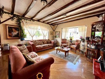 Casa independiente en Sangolquí con suite moderna en planta baja