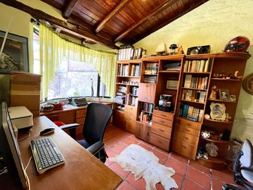 Casa independiente en Sangolquí con suite moderna en planta baja
