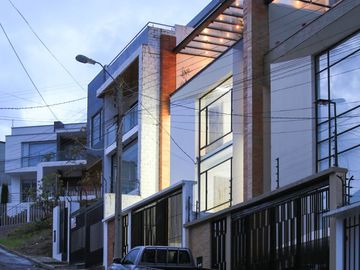 CASA DE 3 HABITACIONES, EN VENTA, CERCA DEL COLEGIO EUGENIO ESPEJO, A 3 CUADRAS DE LA AV., CERCA DE CENTROS COMERCIALES, PARQUES Y DEMAS