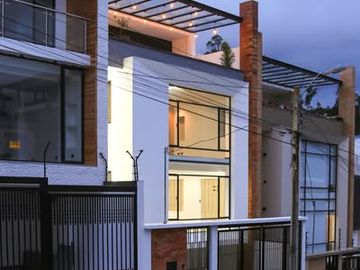 CASA DE 3 HABITACIONES, EN VENTA, CERCA DEL COLEGIO EUGENIO ESPEJO, A 3 CUADRAS DE LA AV., CERCA DE CENTROS COMERCIALES, PARQUES Y DEMAS