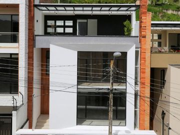 CASA DE 3 HABITACIONES, EN VENTA, CERCA DEL COLEGIO EUGENIO ESPEJO, A 3 CUADRAS DE LA AV., CERCA DE CENTROS COMERCIALES, PARQUES Y DEMAS